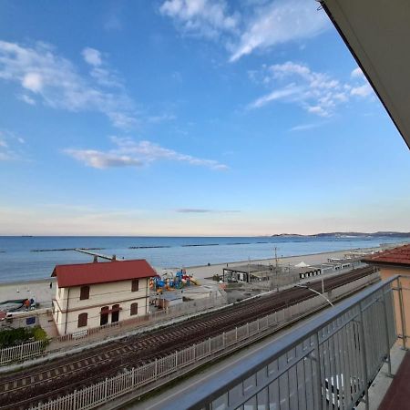 Appartamento Fronte Mare Falconara Marittima Bagian luar foto